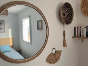 2 bedrooms, iron/ironing board, bed sheets