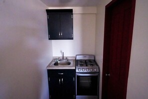 Fridge, microwave, oven, coffee/tea maker