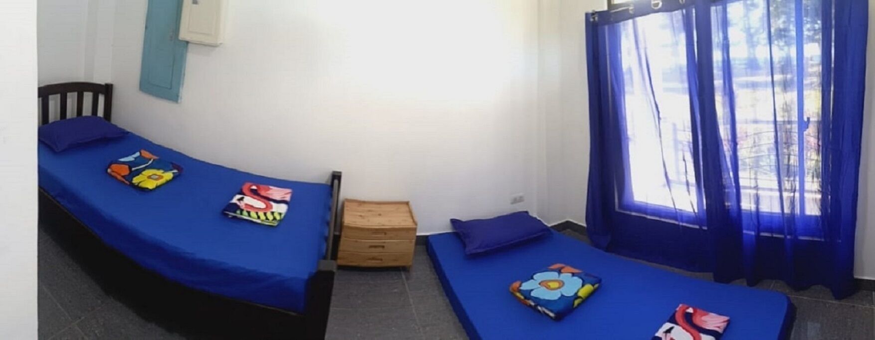 4 habitaciones, tabla de planchar con plancha, wifi y ropa de cama 