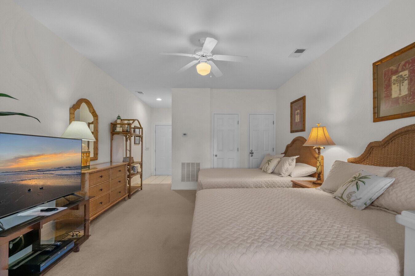 2 sovrum, skrivbord, strykjärn/strykbräda och wi-fi