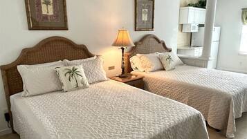 Skrivebord, strygejern/strygebræt, Wi-Fi, sengetøj