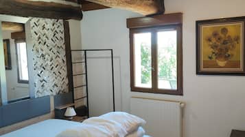 5 bedrooms, iron/ironing board, WiFi