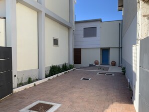 المنطقة المحيطة بالمنشأة