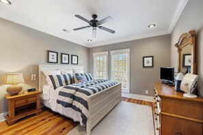 4 bedrooms, iron/ironing board, free WiFi, bed sheets