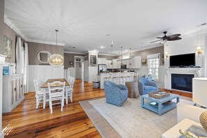 Smart TV - Handsome Raised Beach House, Communal Pool, Shortcut to Beach, Adult Dog Welcome (Pawleys Island)