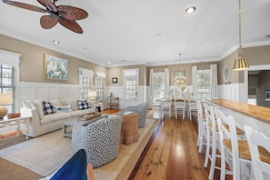 Smart TV - Handsome Raised Beach House, Communal Pool, Shortcut to Beach, Adult Dog Welcome (Pawleys Island)