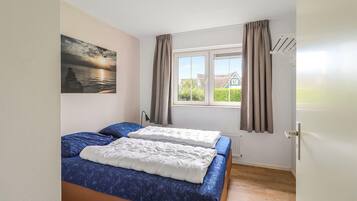 4 bedrooms, iron/ironing board, free WiFi