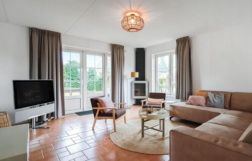 Stunning home in Makkum with WiFi