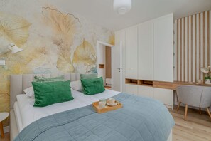 1 bedroom, desk, iron/ironing board, WiFi