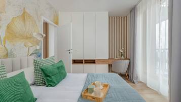 1 bedroom, desk, iron/ironing board, WiFi