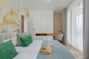 1 bedroom, desk, iron/ironing board, WiFi