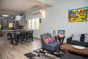TV - Maribella Villa @ Crystal Cove (Ocho Rios)