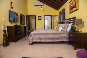 3 Schlafzimmer, Schreibtisch, Bügeleisen/Bügelbrett, WLAN