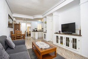 TV - Duplex with 2 bedrooms in an urbanization with a swimming pool! (Orihuela Costa)