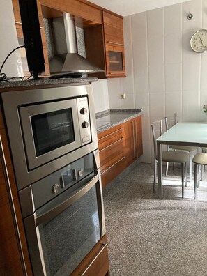 Fridge, microwave, oven, stovetop - El Mirador de Cuenca (Cuenca)