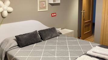 4 chambres, fer et planche à repasser, Wi-Fi, draps fournis