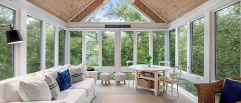 TV, fireplace, offices