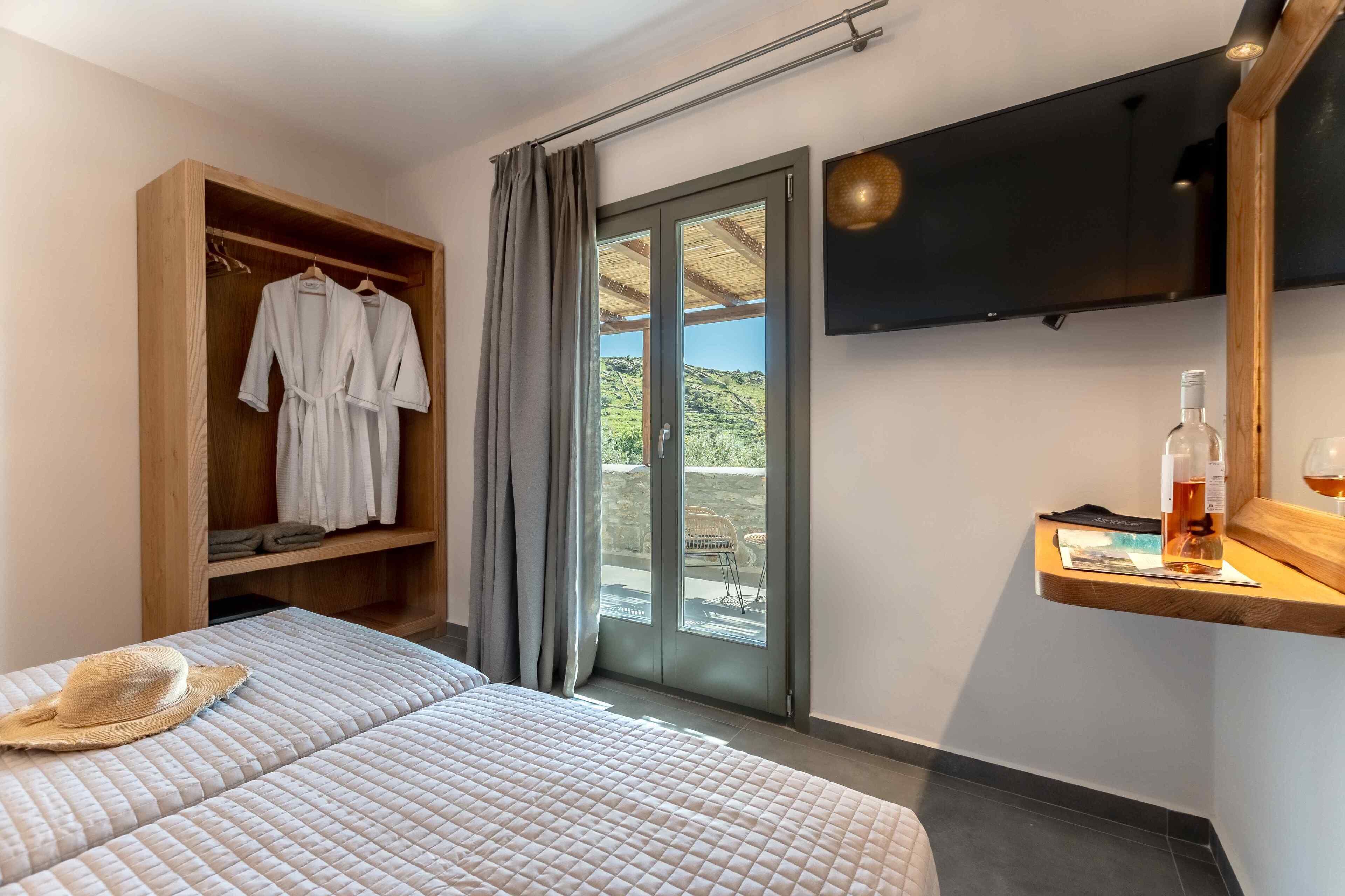 Design Villa | 2 bedrooms, in-room safe, blackout drapes, iron/ironing board