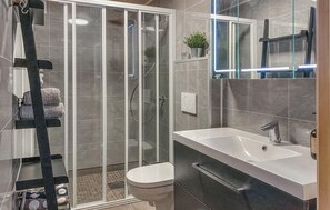 Shower - 4 bedroom gorgeous home in Bjorli (Bjorli)