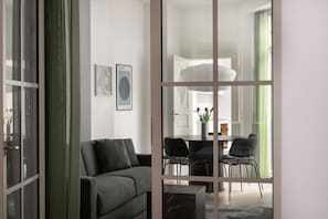 Apartamento exclusivo | Área de estar | Smart TV 45 polegadas com canais digitais, Netflix