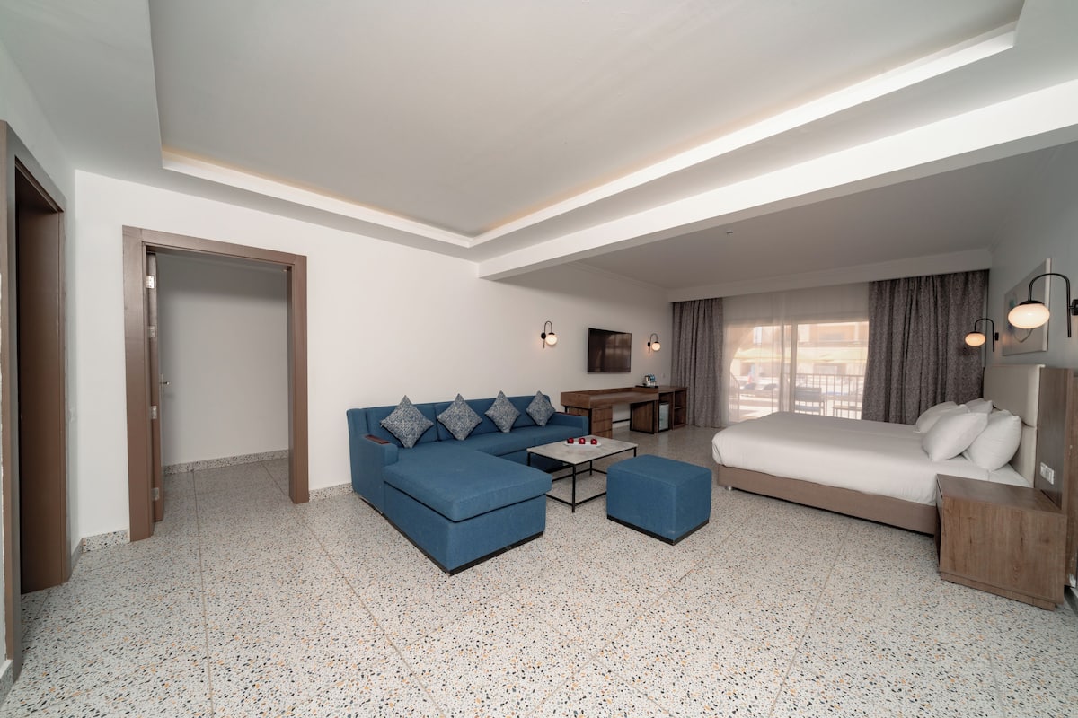 Habitación familiar con 1 cama matrimonial o 2 individuales | 1 habitación, ropa de cama de alta calidad y minibar
