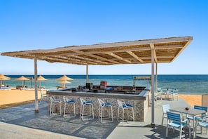5 bars/lounges, 3 swim-up bars, 3 beach bars - Pickalbatros Vita Resort - Portofino  (Marsa Alam)