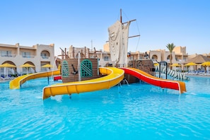 12 outdoor pools, pool umbrellas, pool loungers - Pickalbatros Vita Resort - Portofino  (Marsa Alam)