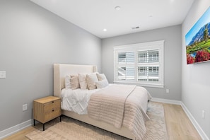 5 habitaciones, tabla de planchar con plancha, internet y ropa de cama 