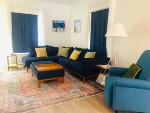 Smart TV, foosball, table tennis - 3 Bedroom, 1.5 Bath home walking distance to Downtown Ludington! (Ludington)