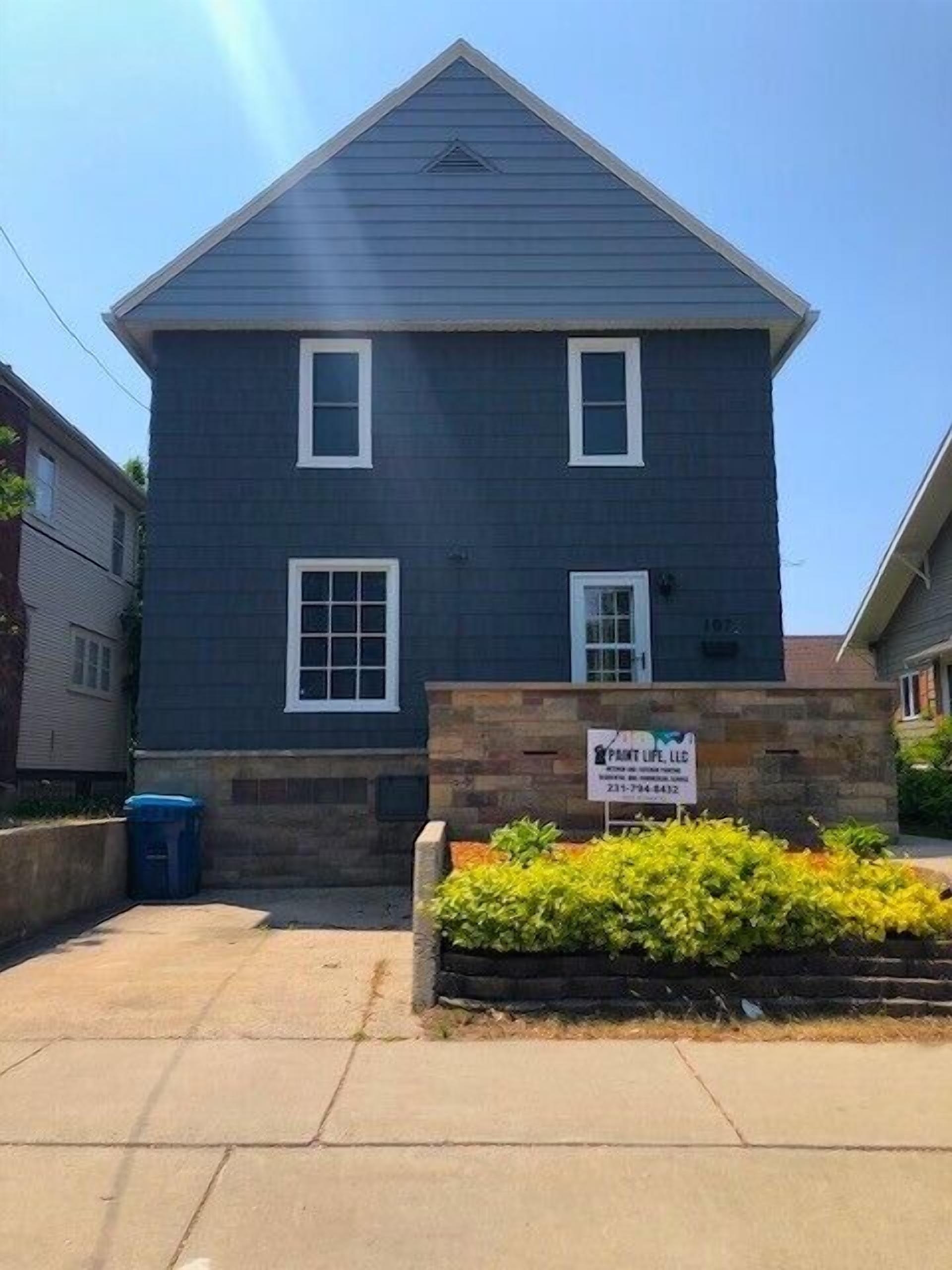 3 Bedroom, 1.5 Bath home walking distance to Downtown Ludington!