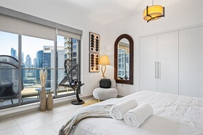 1 bedroom, iron/ironing board, free WiFi, bed sheets - South Ridge retreat with Burj Khalifa view (Dubai)