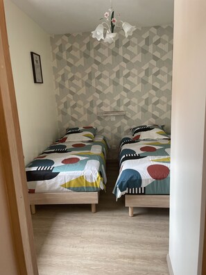 3 soverom, strykejern/-brett, wi-fi og sengetøy