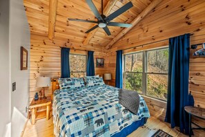 2 bedrooms, desk, free WiFi, bed sheets