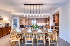 Dining - Brand New Luxury Amenities Frontgate Residence (Avon)