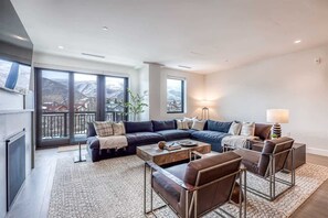 Televisión, chimenea y videojuegos 