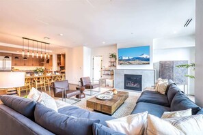 TV, fireplace, video games - Brand New Luxury Amenities Frontgate Residence (Avon)