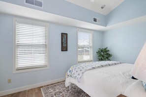2 bedrooms, iron/ironing board, travel cot, free WiFi - Explore, Relax, Repeat — Cozy Condo Between Petoskey & Harbor Springs (Harbor Springs)