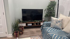 Smart TV - Bright and cozy 4 bdrm 2 bath home in quite area of Atlantic City. Pet Friendly! (Atlantic City)