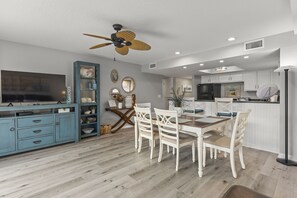 Dining - Pet Friendly End Unit Overlooking One Of Two Pools. Easy Beach Access! (St. Augustine)