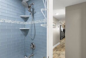 Douche, serviettes fournies
