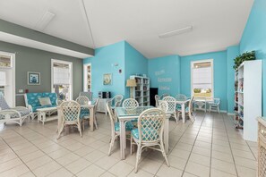 Dining - Tasteful Decor and Comfort Throughout. Easy Stroll To Beach and Restaurants! (Saint Augustine)