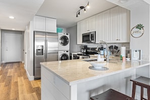 Refrigerador, microondas, horno, placa de cocina