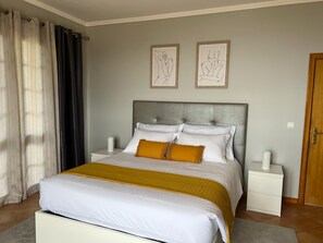 3 habitaciones, tabla de planchar con plancha, wifi y ropa de cama 
