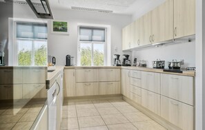 Jääkaappi, uuni, liesi, astianpesukone