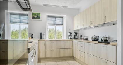 Awesome home in Højer with WiFi