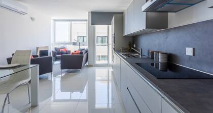 Terrace & Sea Views - Saint Julian's Spacious 3BR