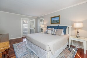 3 habitaciones, escritorio, tabla de planchar con plancha y wifi gratis