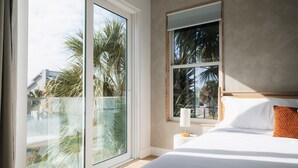 5 bedrooms, iron/ironing board, travel cot, free WiFi - Luxe Living: Private Heated Pool, STEPS to the beach (Jacksonville Beach)