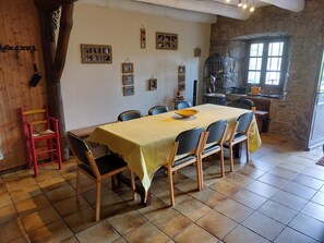 Dining - Maison Familiale Avec Salle de Jeux à Proximité Base de Rafting (Monistrol-d'Allier)