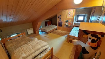 5 slaapkamers, een strijkplank/strijkijzer, beddengoed